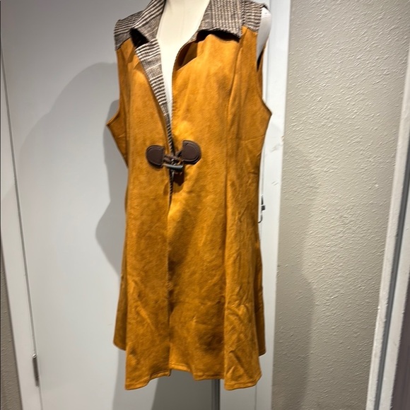 Radzoli Tan Sleeveless Vest with Flared Silhouette faux suede - Picture 2 of 11